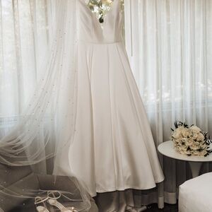 Allure Bridals, Pre Worn/Altered Size 16 but fits like a US Size 12